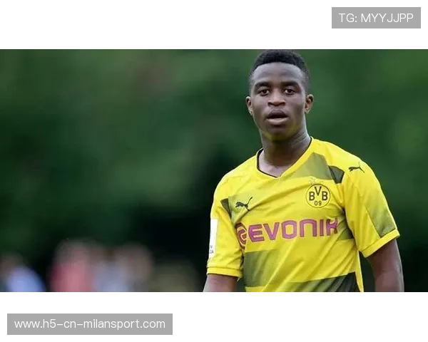 多特穆科科前锋本能抢点破门——年轻天才崭露头角