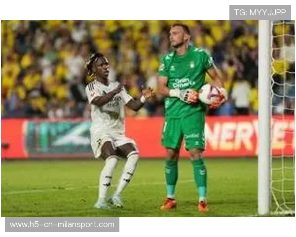 皇马外线传中精准，维尼修斯头槌建功