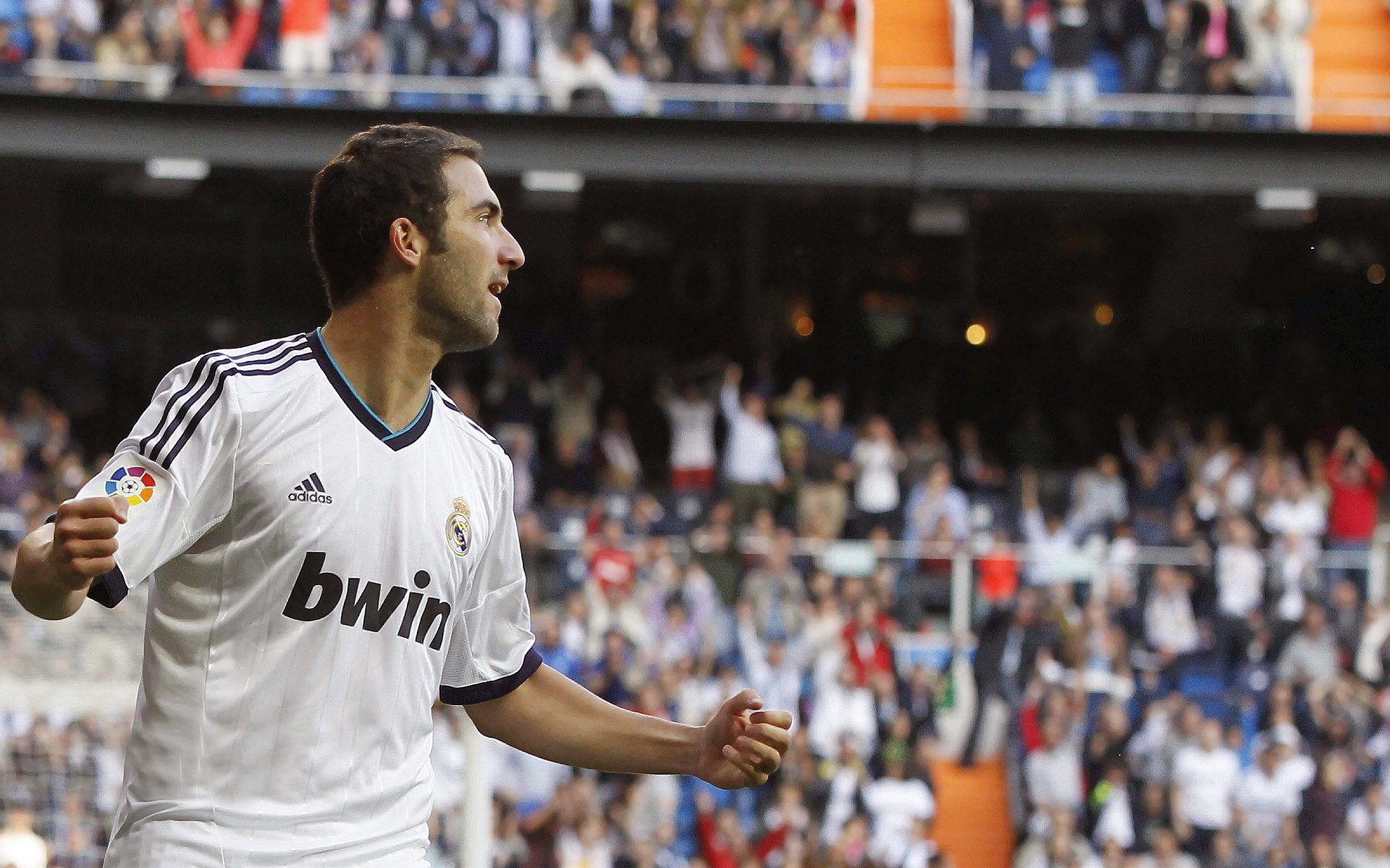 世界杯场场爆炸:明星球员震撼全场的瞬间,世界杯突发